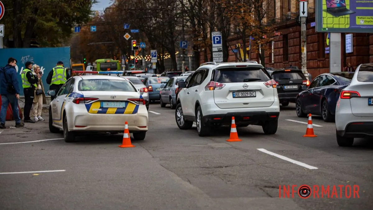 У Дніпрі біля площі Героїв Майдану Nissan збив жінку: постраждалу шпиталізували