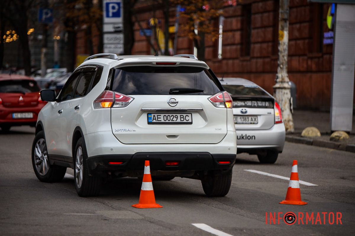 У середу, 29 жовтня, у Дніпрі на проспекті Дмитра Яворницького, біля площі Героїв Майдану, сталася ДТП У середу, 29 жовтня, у Дніпрі на проспекті Дмитра Яворницького, біля площі Героїв Майдану, сталася ДТП