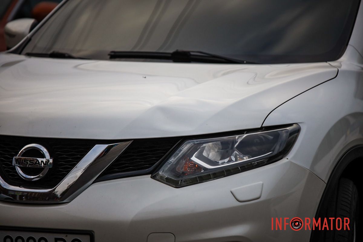 У цей момент біля будинку №57 дорогу в невстановленому місці почала переходити жінка У цей момент біля будинку №57 дорогу в невстановленому місці почала переходити жінка