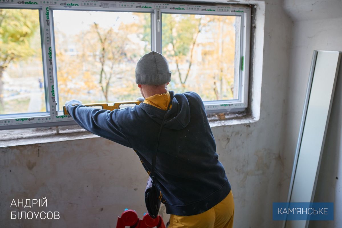 Мер Кам’янського Андрій Білоусов проінспектував ремонтні роботи у двох будинках ОСББ Мер Кам’янського Андрій Білоусов проінспектував ремонтні роботи у двох будинках ОСББ