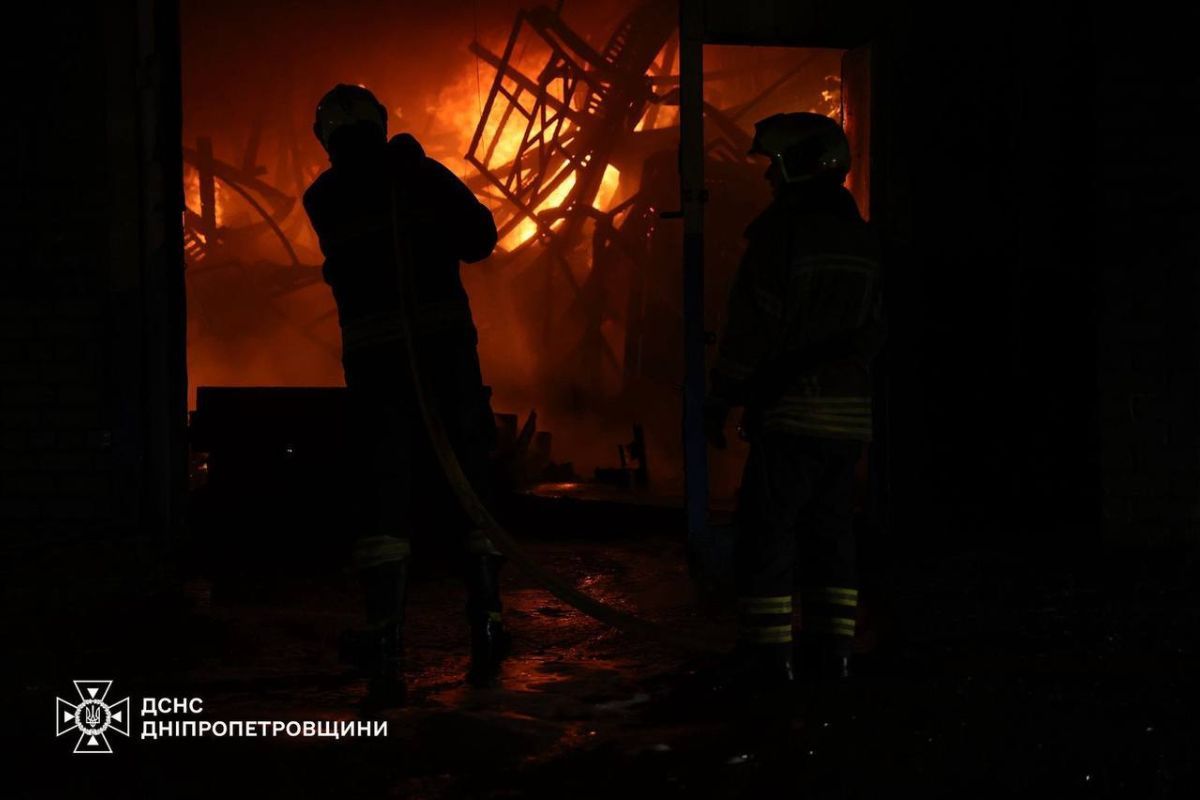 В результате вражеских атак пострадало гражданское предприятие В результате вражеских атак пострадало гражданское предприятие