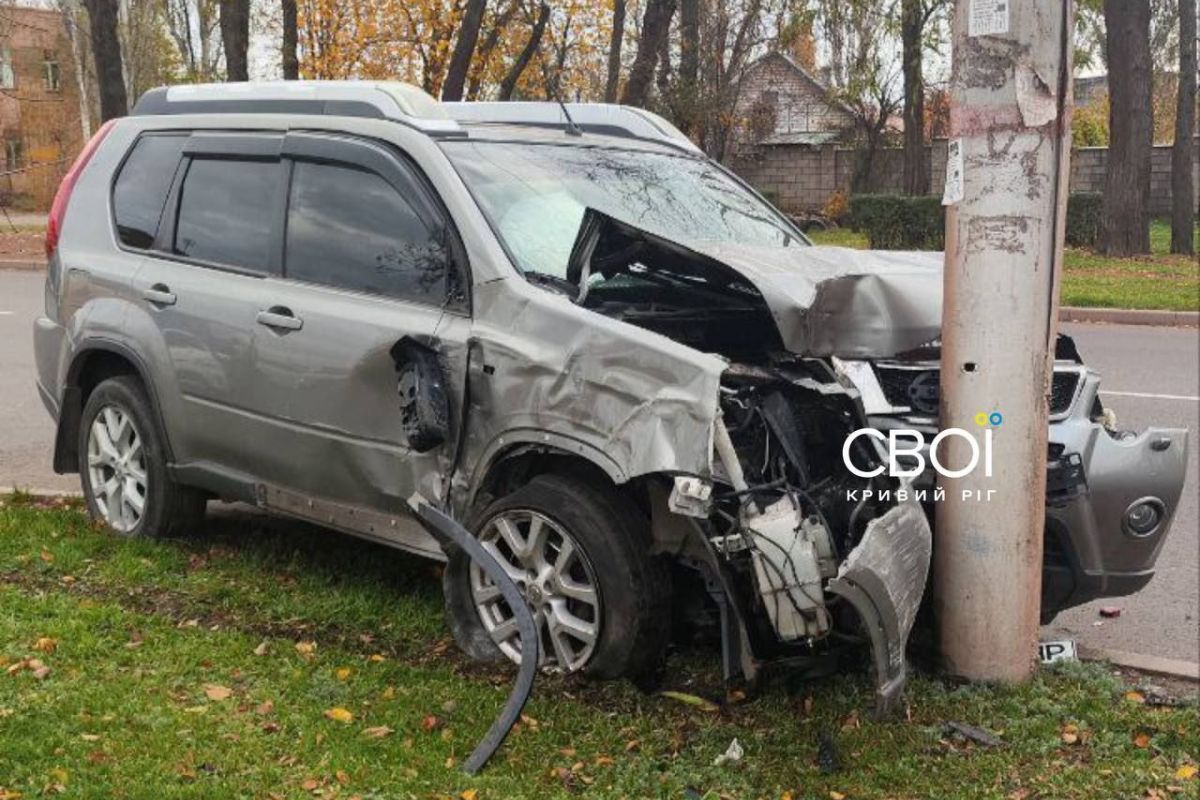 В пятницу, 31 октября, в Кривом Роге на улице Волонтеров произошло ДТП В пятницу, 31 октября, в Кривом Роге на улице Волонтеров произошло ДТП
