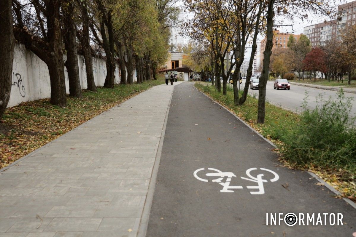 На цій ділянці виклали бруківку