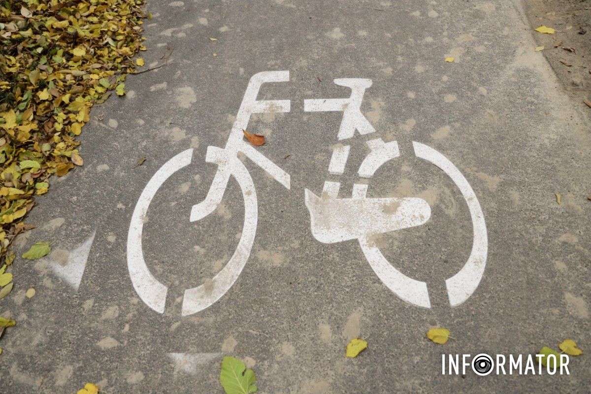 Нанесена дорожня розмітка