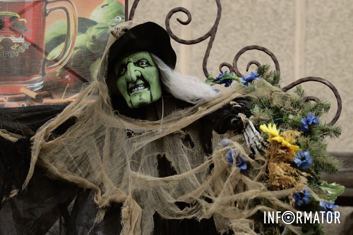 От скелетов к привидениям: Днепр удивляет фотозонами до Гэловина 9