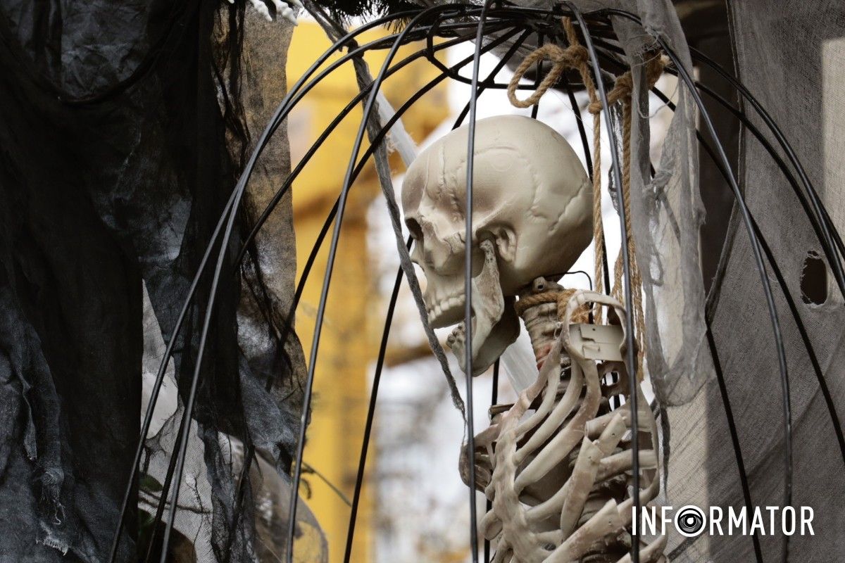 От скелетов к привидениям: Днепр удивляет фотозонами до Геловина 5