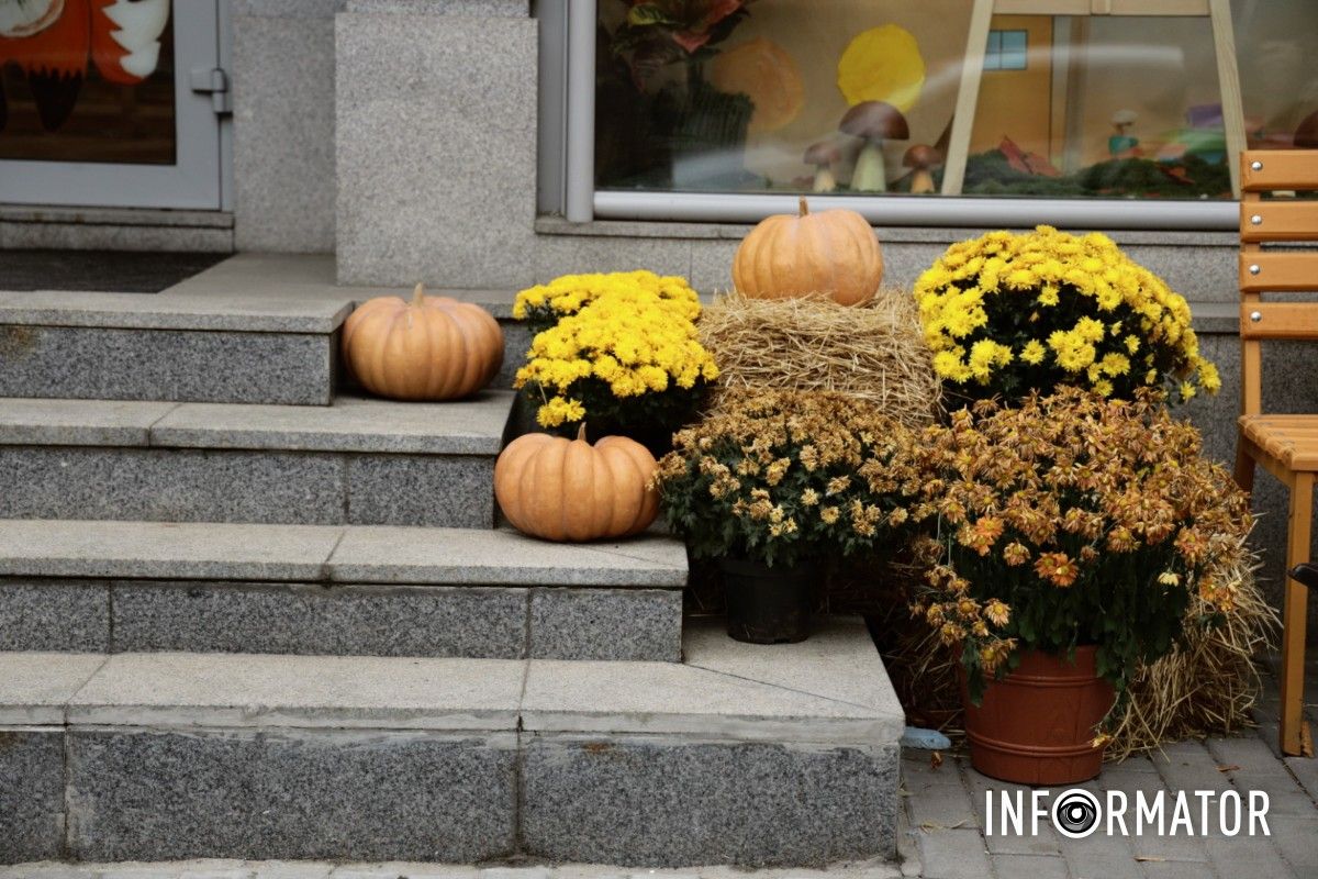 От скелетов к привидениям: Днепр удивляет фотозонами до Галловина 17
