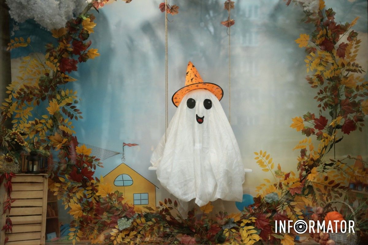 От скелетов к привидениям: Днепр удивляет фотозонами до Галловина 13