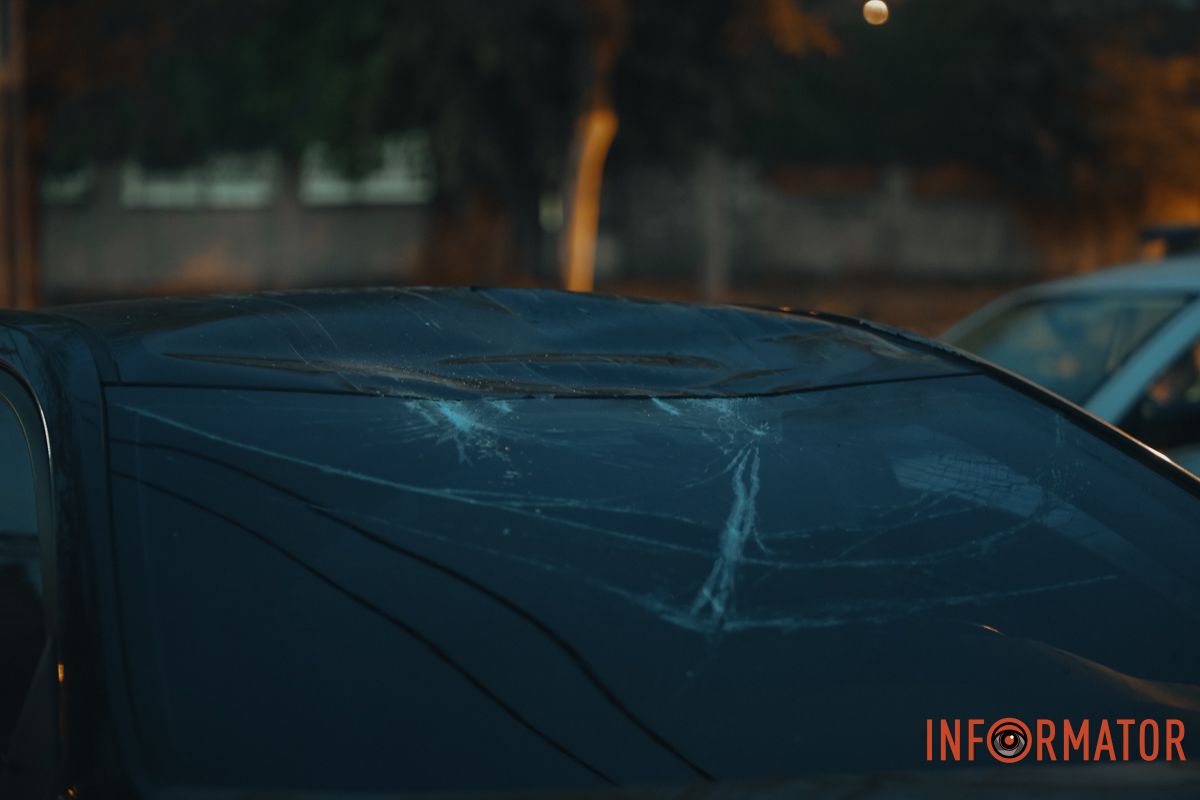Побиті дах та скло автівки Побиті дах та скло автівки