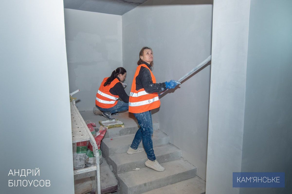 Міський голова Кам’янського проінспектував хід будівництва укриття для Ліцею №22 Міський голова Кам’янського проінспектував хід будівництва укриття для Ліцею №22 1