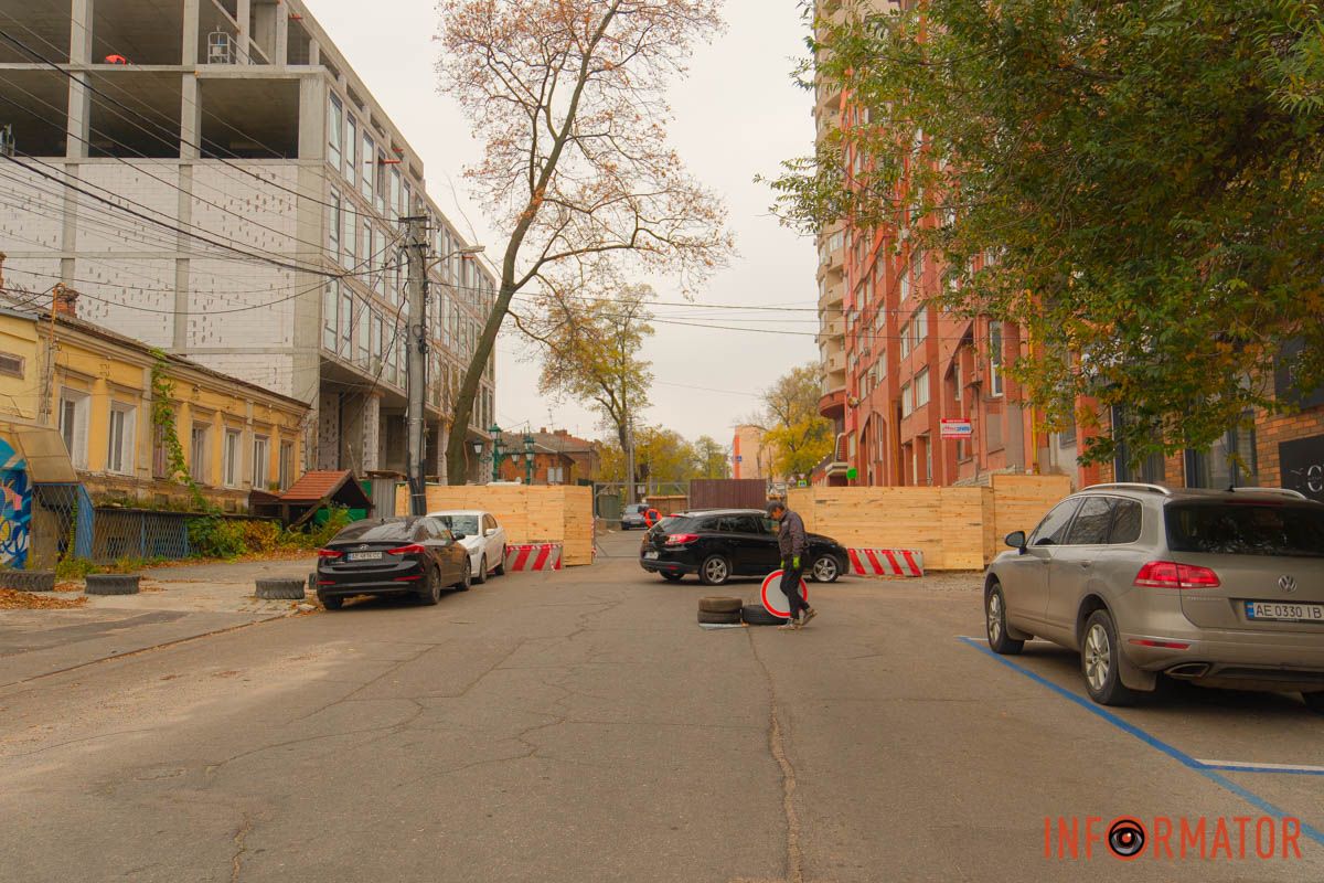 У Дніпрі перекрили вулицю Виконкомівську У Дніпрі перекрили вулицю Виконкомівську