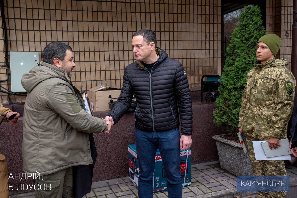 У Кам’янському передали Захисникам на Запорізький напрямок генератор, зарядну станцію та FPV-дрони 2