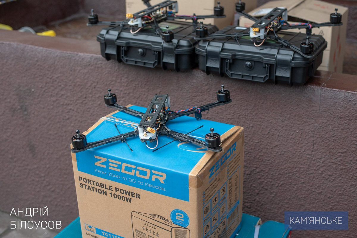 У Кам’янському передали Захисникам на Запорізький напрямок генератор, зарядну станцію та FPV-дрони 3