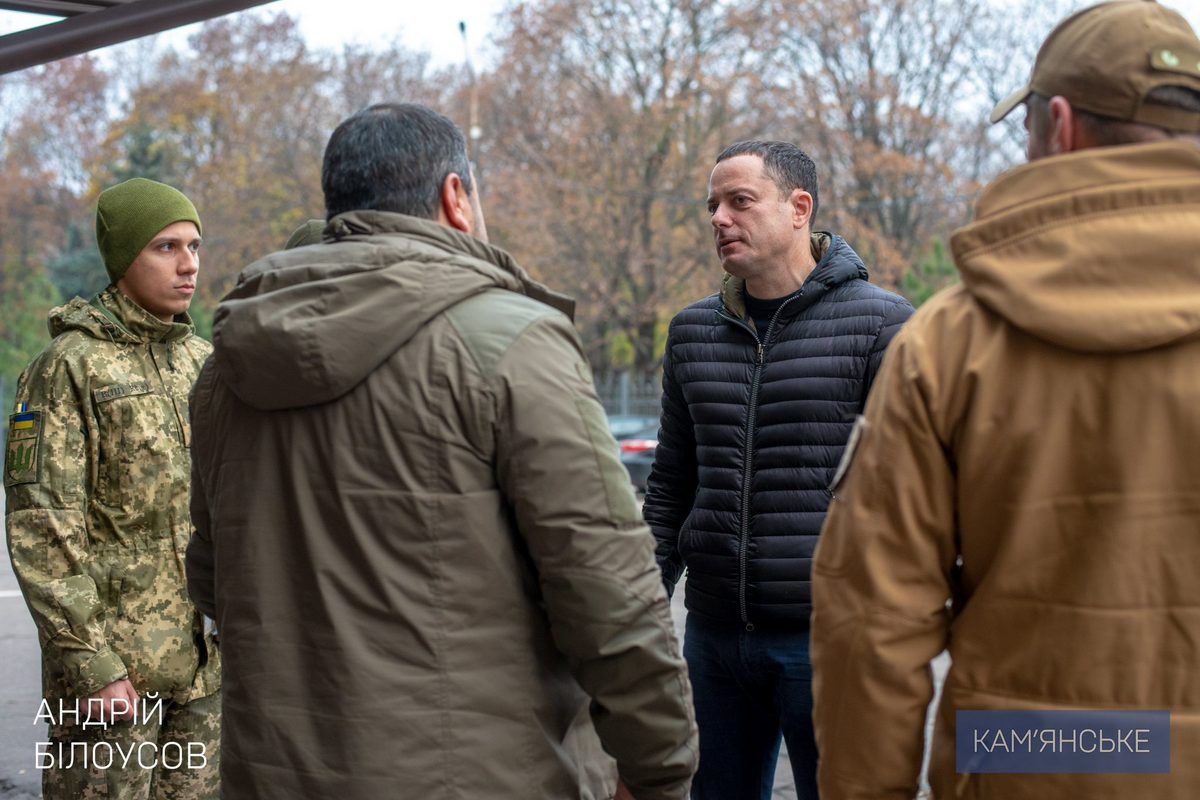 У Кам’янському передали Захисникам на Запорізький напрямок генератор, зарядну станцію та FPV-дрони 5