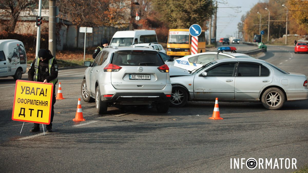 У Дніпрі на проїзді Гальченка зіткнулись два Nissan: утворився сильний затор