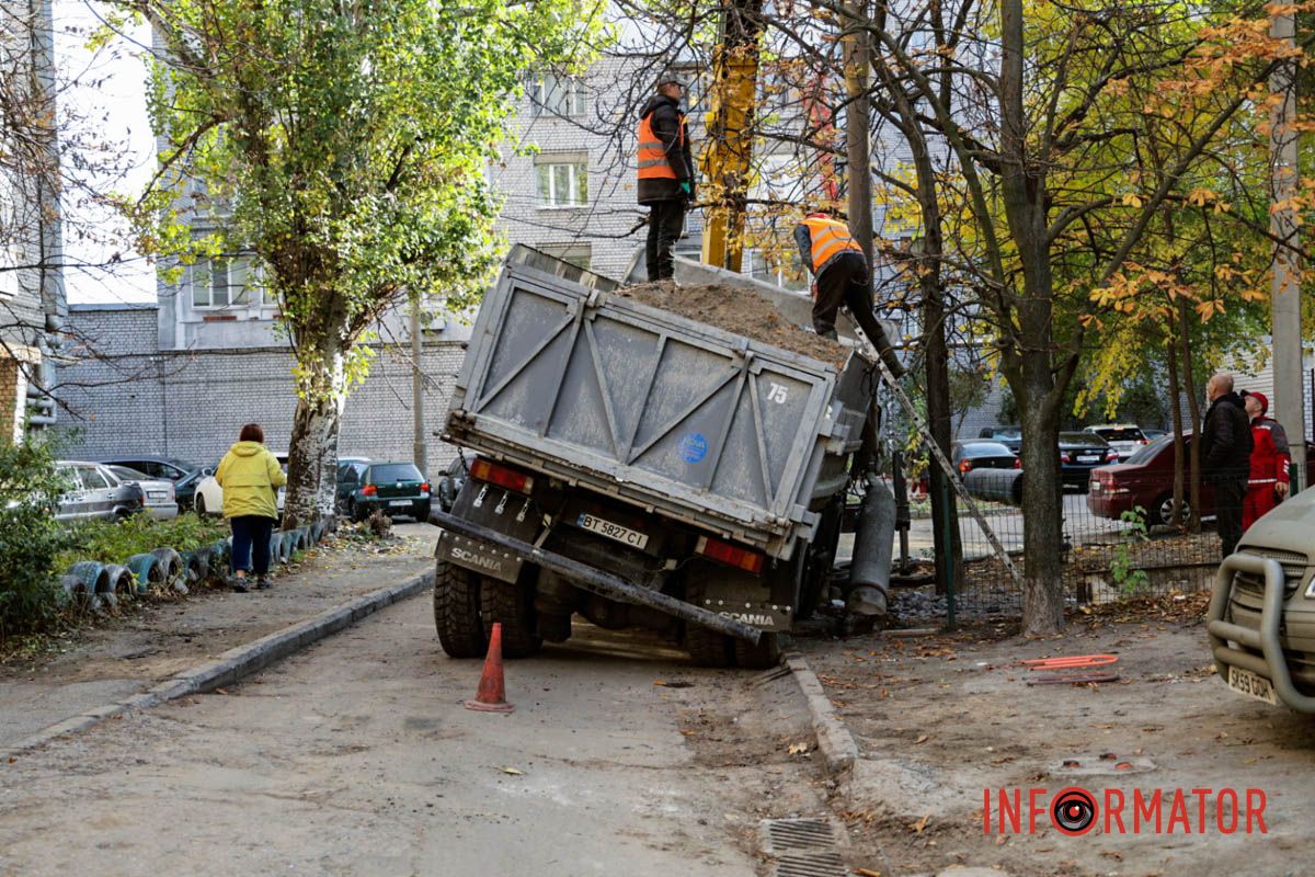 ДТП на Литейной в Днепре В Днепре на Литейной грузовик снес электросопротивление: проезд заблокирован 1