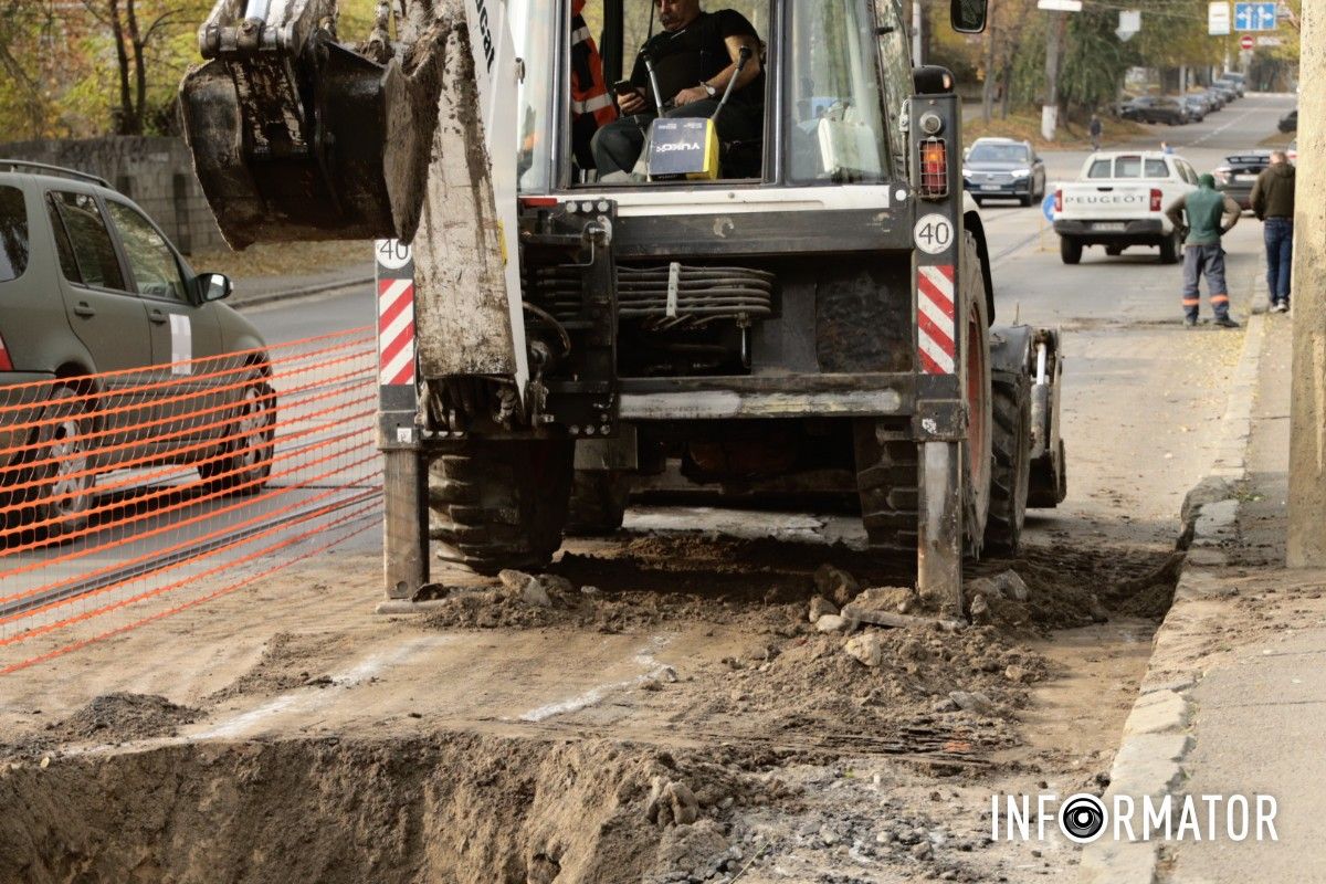 На мосту на вулиці Святослава Хороброго з’явилися тріщини: ділянку дороги огородили 8