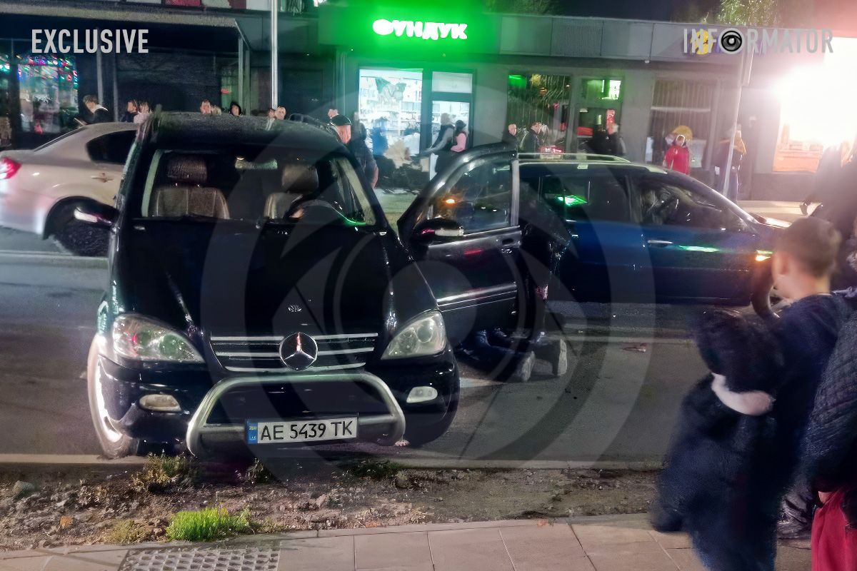 Не реагував на вимоги поліції: у Дніпрі водій Mercedes спричинив декілька ДТП