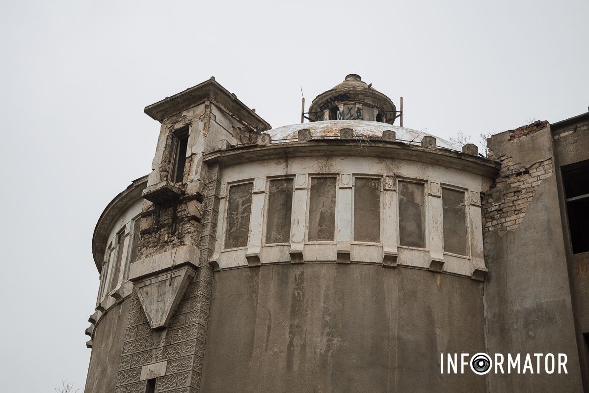 е сімнадцятиметрова споруда з куполом - унікальний об’єкт ХХ століття та частина старого міського водогону Історична башта під захистом: у Дніпрі суд змусив власника Дачного резервуару берегти пам’ятку 3
