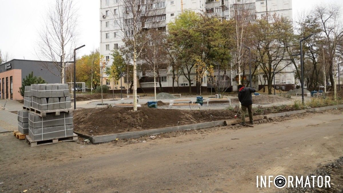 У Дніпрі на проспекті Миру створюють зелену зону для відпочинку