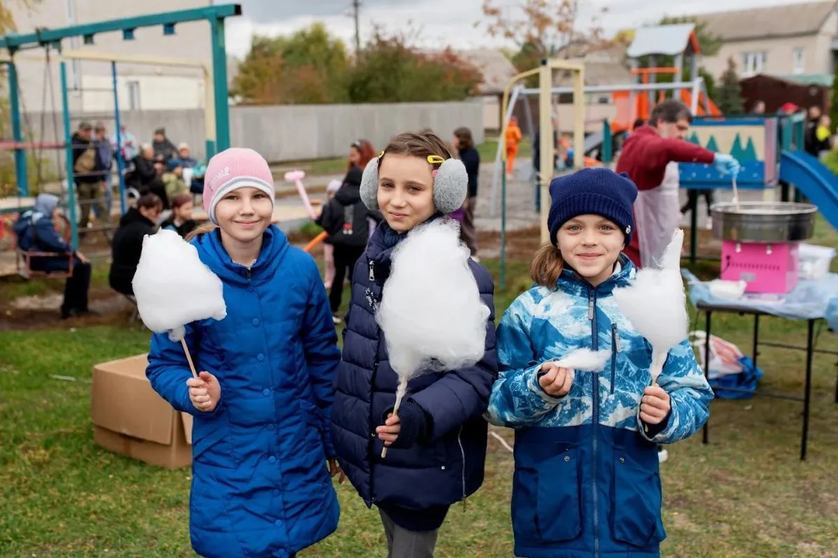 Діти змогли також насолодитися цікавими активностями, нанести аквагрим та покуштувати солодкої вати Діти змогли також насолодитися цікавими активностями, нанести аквагрим та покуштувати солодкої вати