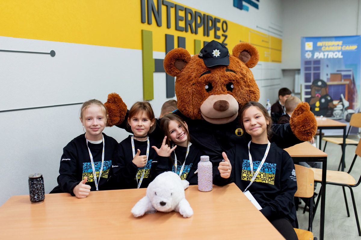 Було все: екскурсії, спортивні активності, зустрічі з кінологами та навіть «розслідування» «Інтерпайп» та поліцейські організували денний табір для школярів 4