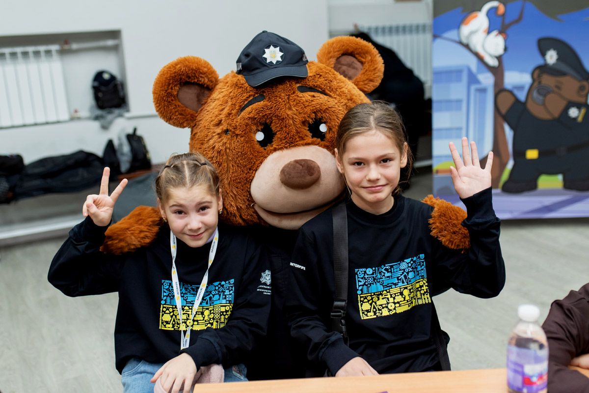 «Інтерпайп» та патрульні організували Interpipe Career Camp: Patrol для дітей «Інтерпайп» та поліцейські організували денний табір для школярів 1