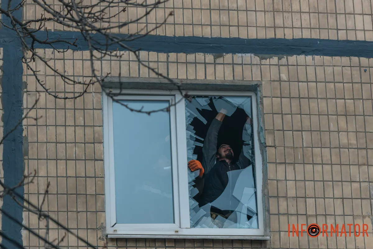 Выбитое стекло Выбитое стекло