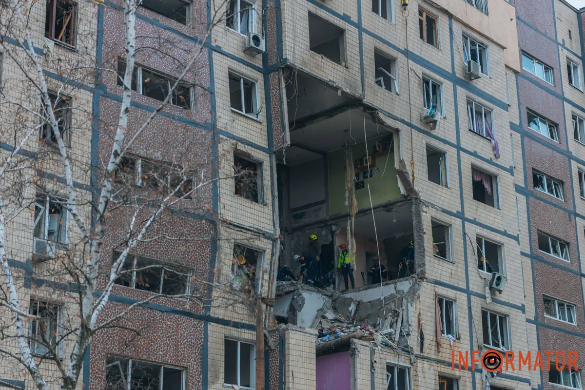 Не игнорируйте воздушную тревогу Дыра в доме: как выглядит многоэтажка в Днепре, которая была повреждена в результате вражеской атаки 13