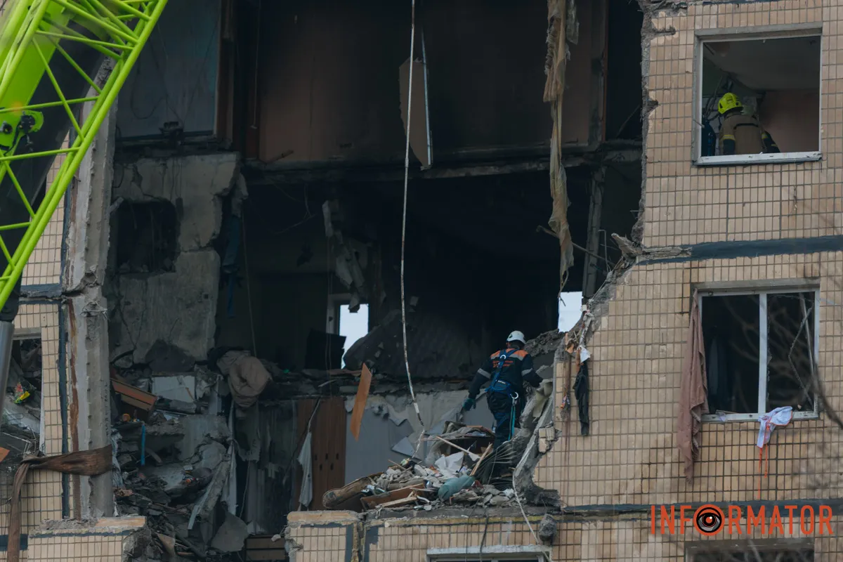 Больно смотреть Дыра в доме: как выглядит многоэтажка в Днепре, которая была повреждена в результате вражеской атаки 7