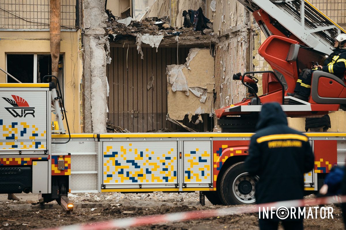 Відкрита рана на тілі Дніпра: як виглядає місце російської атаки після удару 8 листопада 42