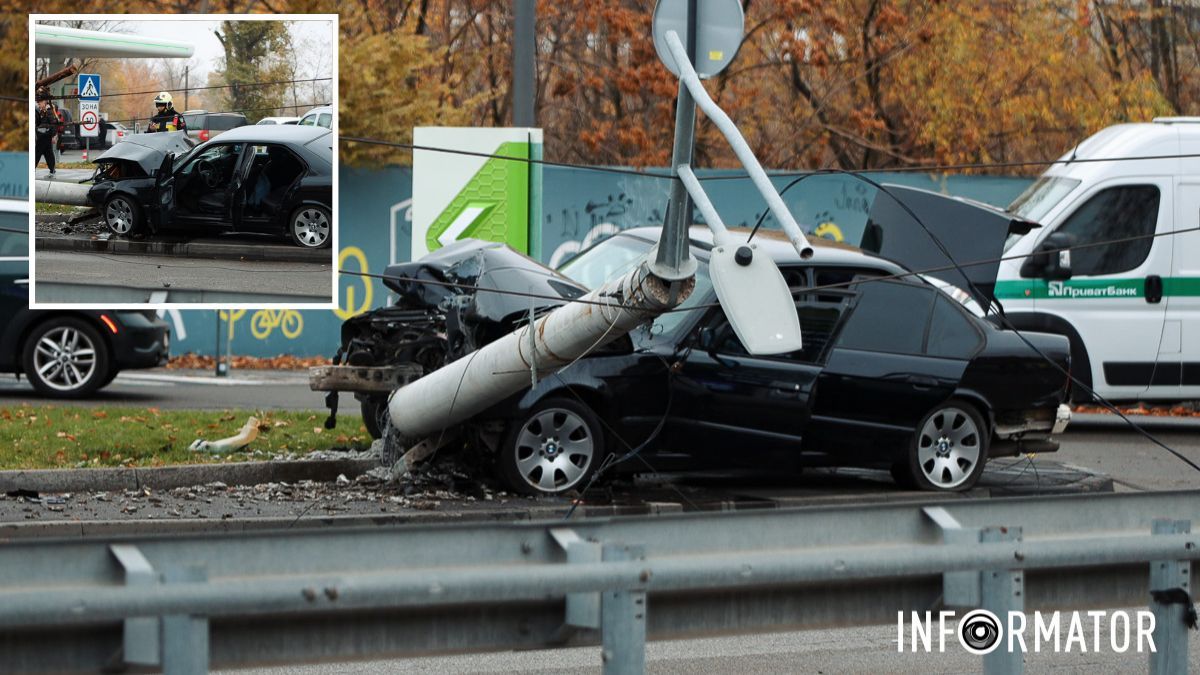У Дніпрі на Набережній Перемоги BMW знесла стовп: працюють надзвичайні служби, рух перекрили - машини розвертають