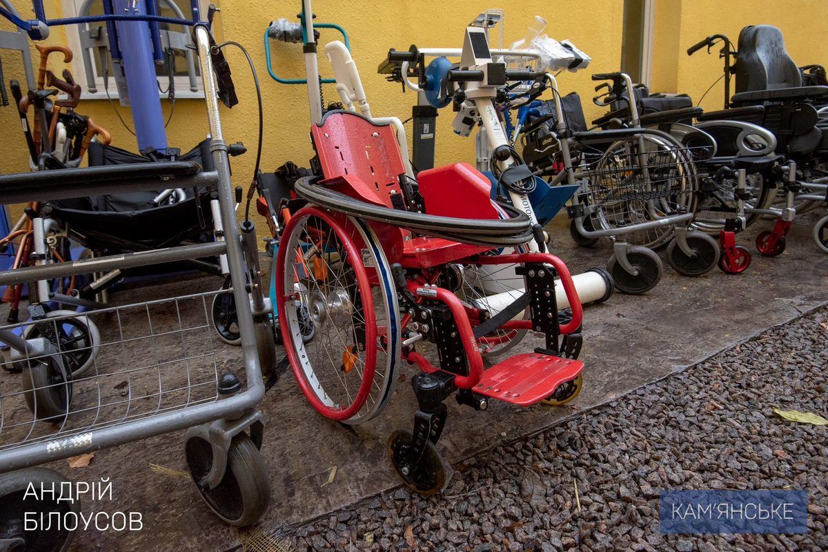 А ще — реабілітаційне обладнання, зокрема тренажери та пристрої для фізичного відновлення Для медичних закладів та установ соціального захисту: у Кам’янське прибула гуманітарна допомога з Німеччини 5