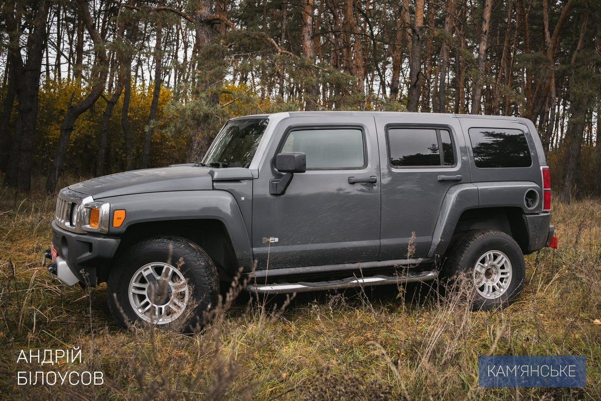 Саме така машина була необхідна — потужна і всепрохідна Мер Кам’янського та керівник фонду «Осоння України» передали Hummer Захисникам 2