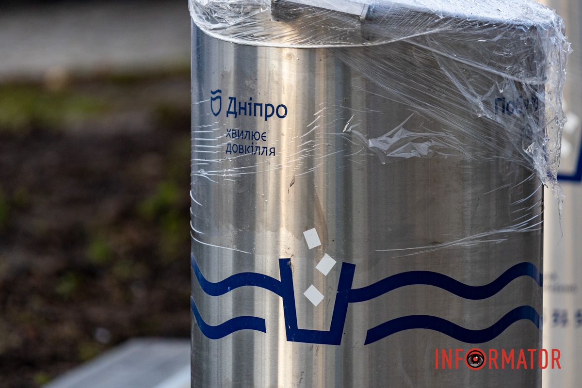 “Золоті” підземні сміттєві баки з’явилися на проспекті Науки 4