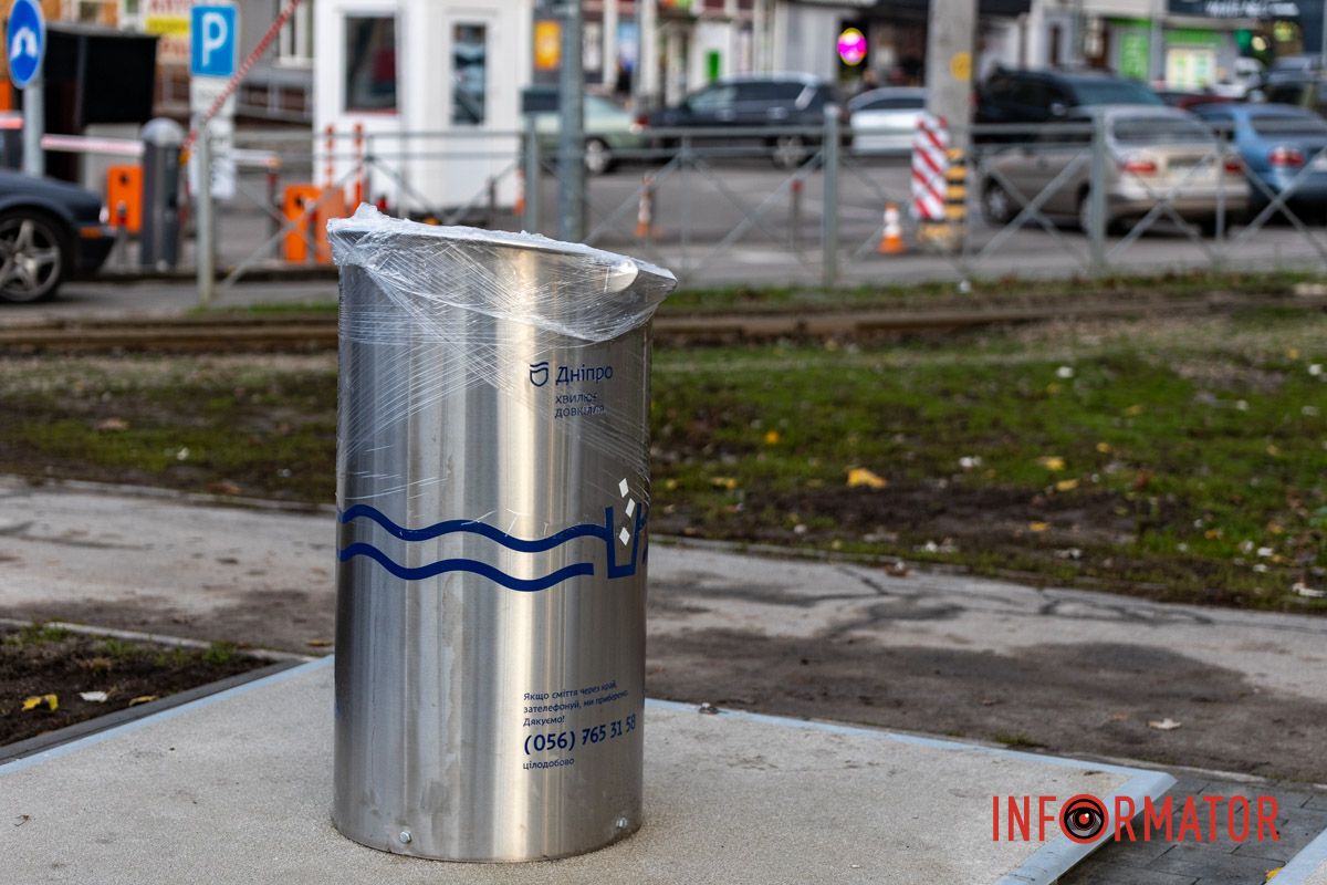 “Золоті” підземні сміттєві баки з’явилися на проспекті Науки 5