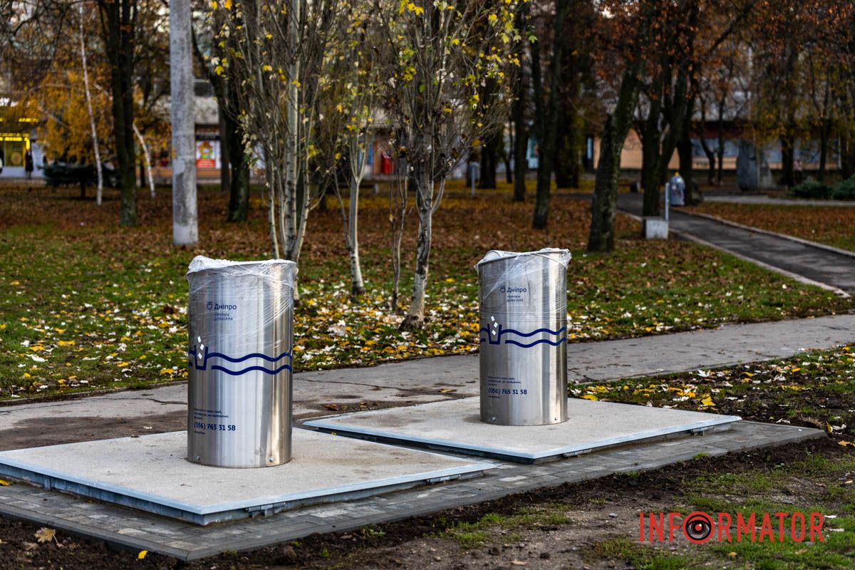“Золоті” підземні сміттєві баки з’явилися на проспекті Науки 8