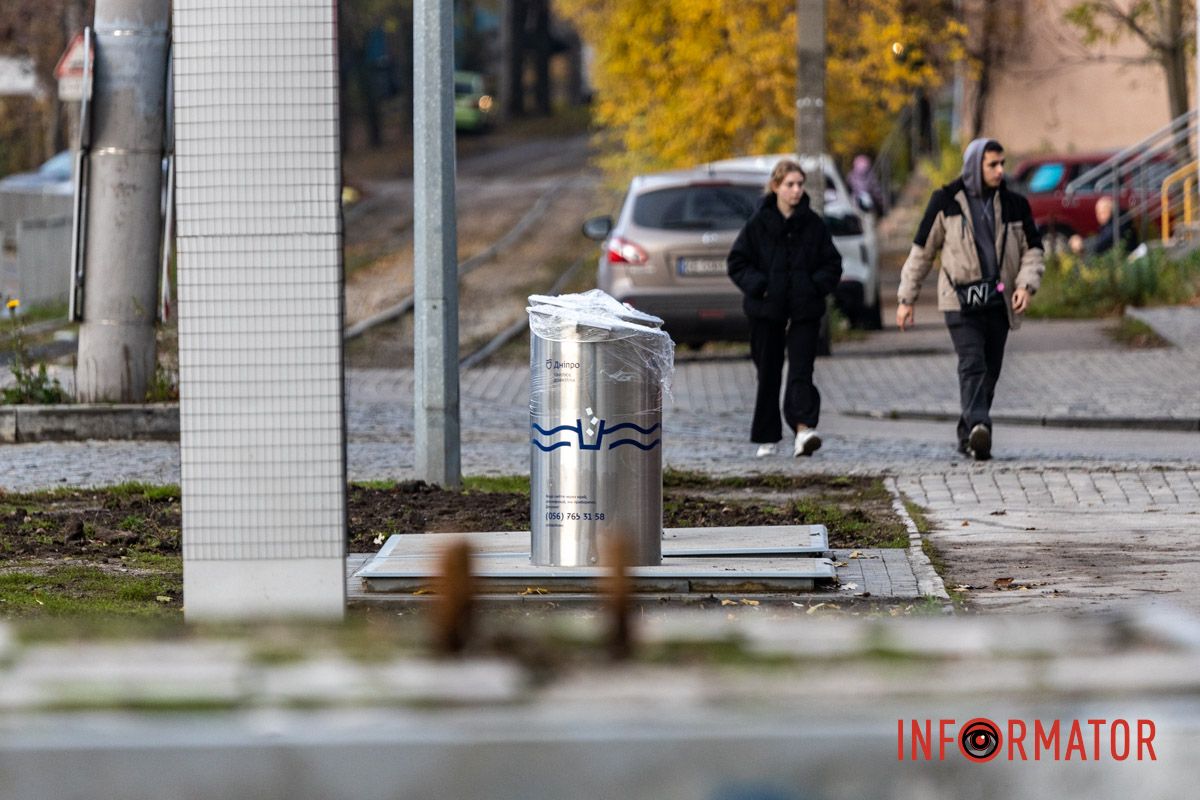 “Золоті” підземні сміттєві баки з’явилися на проспекті Науки 7