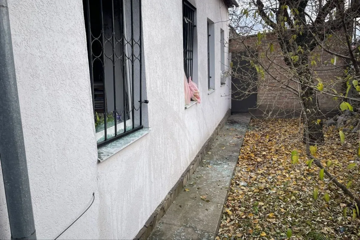 У Нікопольському районі горів дах дому