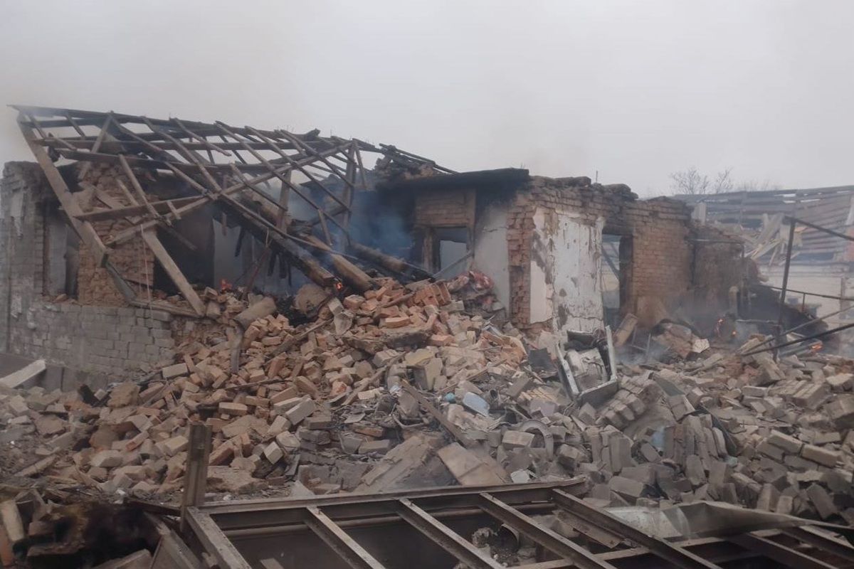 Ворог здійснив масовану атаку дронами по Дніпропетровській області, є руйнування: подробиці від ОВА та ДСНС 6