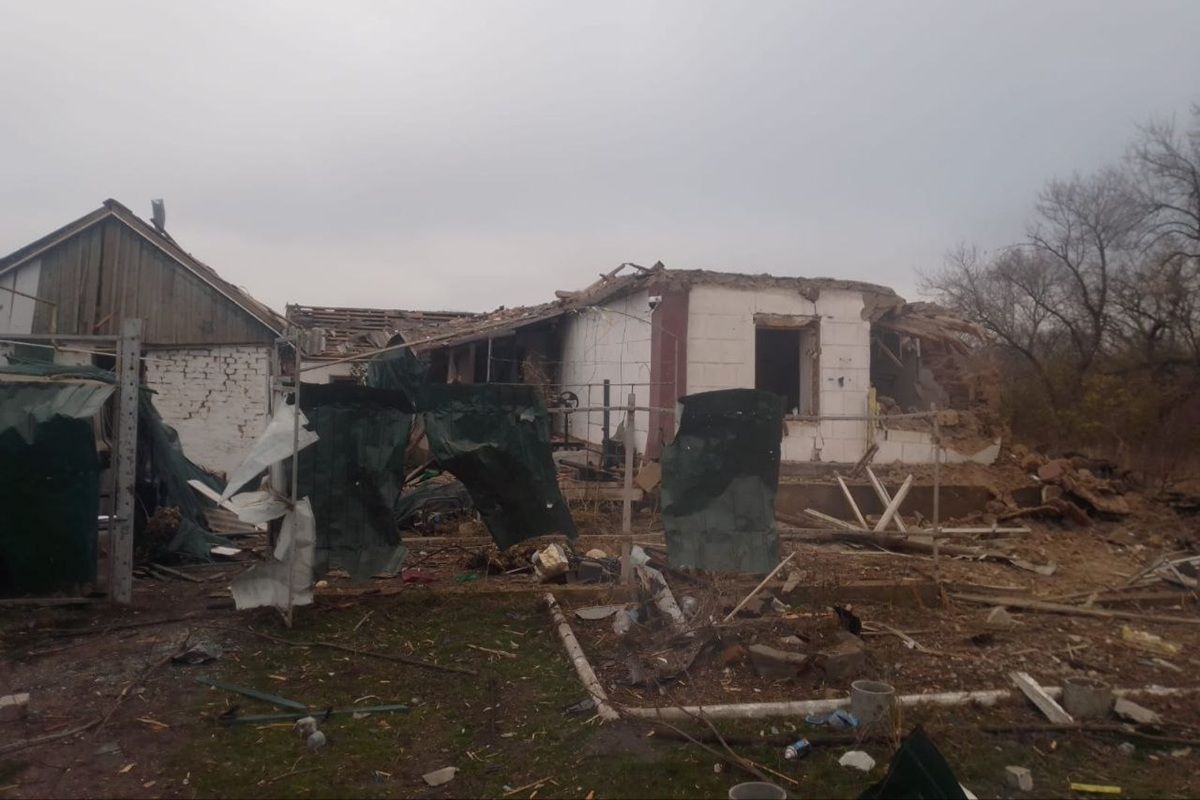 Ворог здійснив масовану атаку дронами по Дніпропетровській області, є руйнування: подробиці від ОВА та ДСНС 4