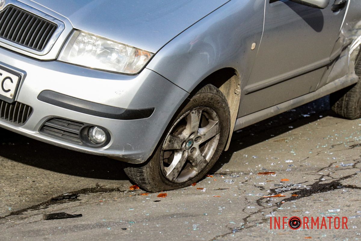 На місці була "швидка", одного з водіїв оглянули медики дтп 6