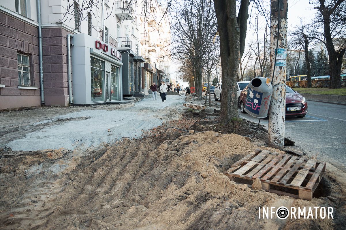 Демонтували асфальт від перехрестя У Дніпрі на проспекті Дмитра Яворницького почали перекладати бруківку за майже 10 мільйонів 12