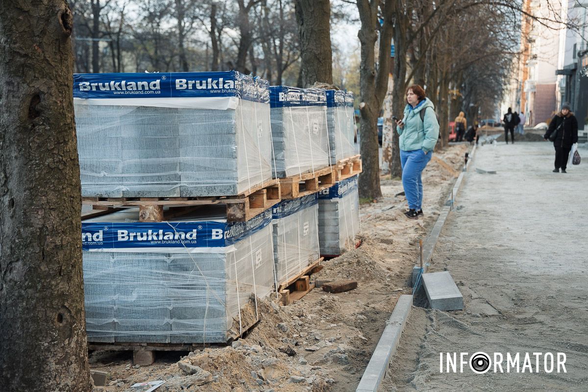 Традиційна бруківка У Дніпрі на проспекті Дмитра Яворницького почали перекладати бруківку за майже 10 мільйонів 14
