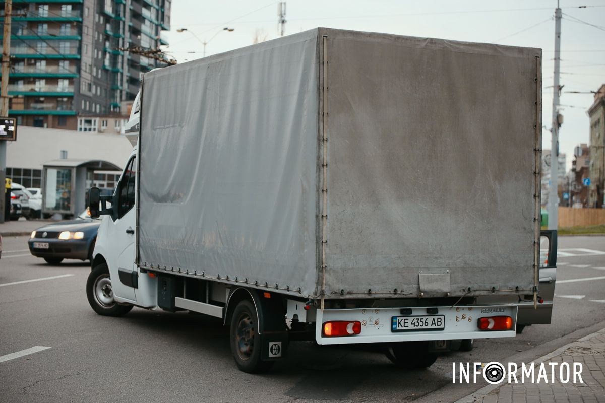 Центр застиг у заторах: у Дніпрі біля ТРК «МОСТ-Сіті» Cherry вʼїхала у вантажівку 7