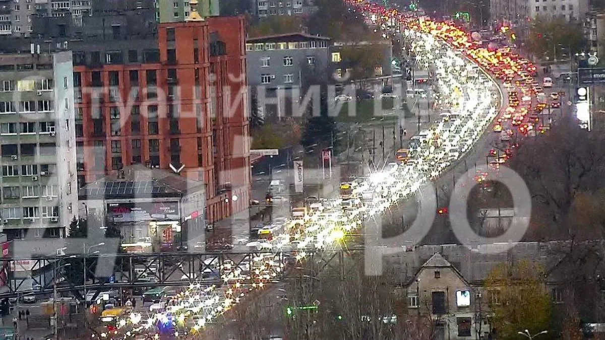 Затор на Слобожанському проспекті у Дніпрі