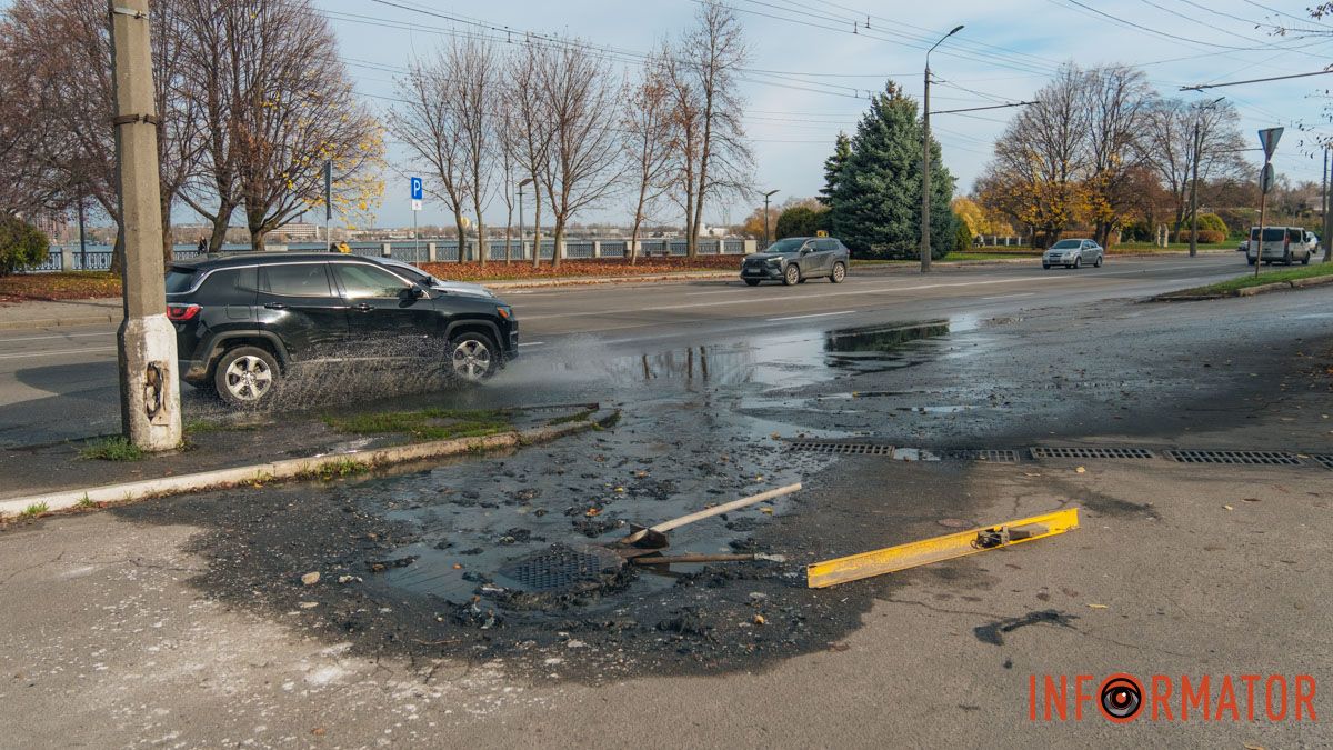У Дніпрі Січеславську Набережну заливало смердючою водою