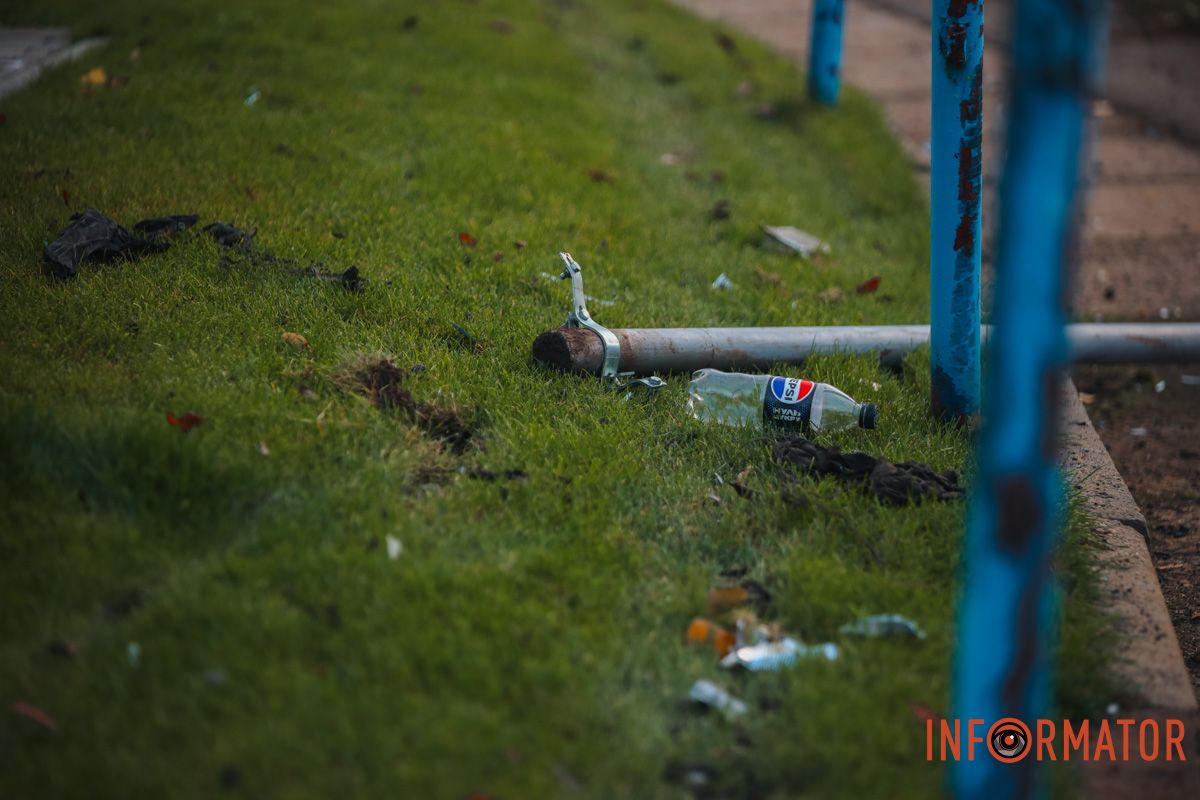 Бережіть себе У Дніпрі на Старомостовій площі, біля McDonald's, маршрутка №236 врізалась в огорожу 11