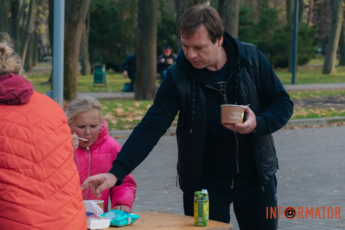 Дніпряни дякували волонтерам за частування