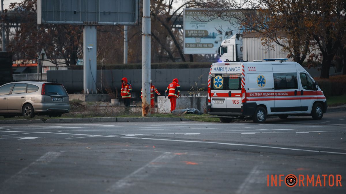 Поліція та медики на площі Десантників у Дніпрі: що сталось
